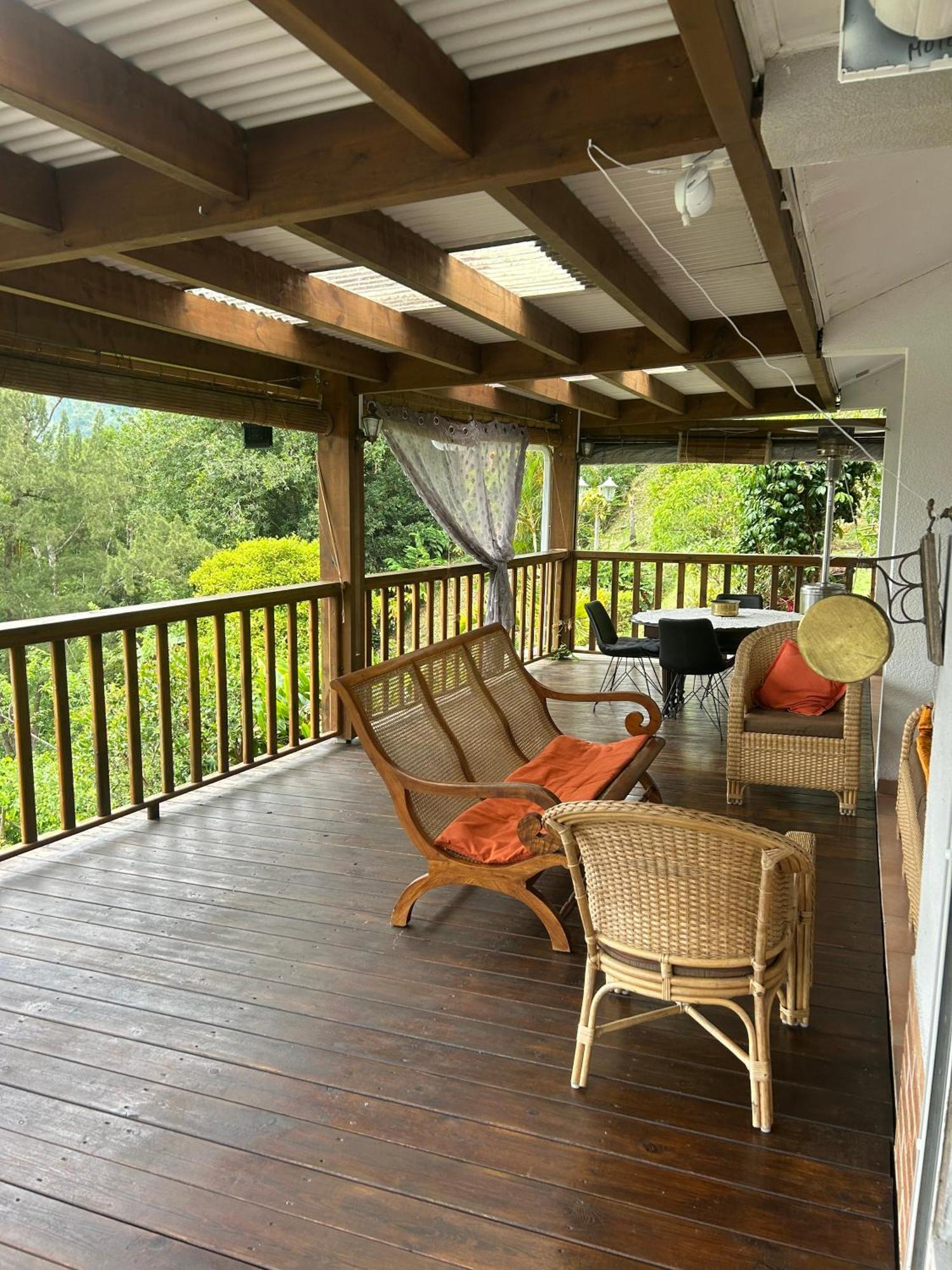 Bed and Breakfast Le Val Rambaud Saint-Denis Esterno foto